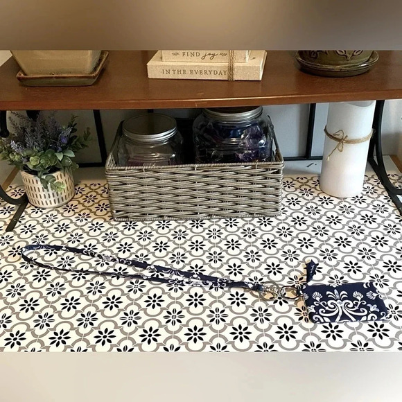 Vera Bradley Zip ID Case and Matching Lanyard - Picture 2 of 4